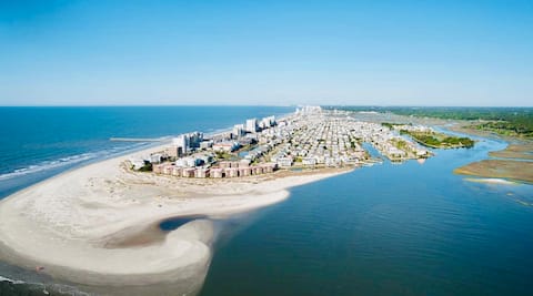 Popular Airbnb listing: Sea la vie @ The Point in Cherry Grove in Myrtle Beach / Conway