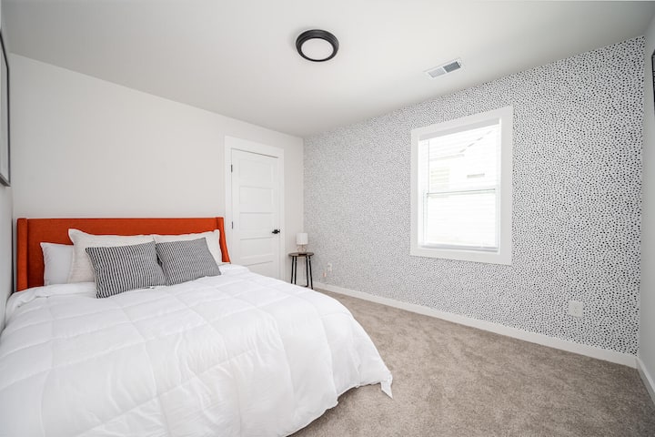 Bedroom with queen size bed with smart tv