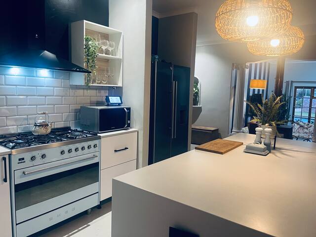 Dam Crescent @ Strand gallery image 5