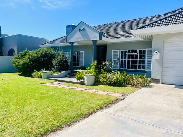 Dam Crescent @ Strand gallery image 2