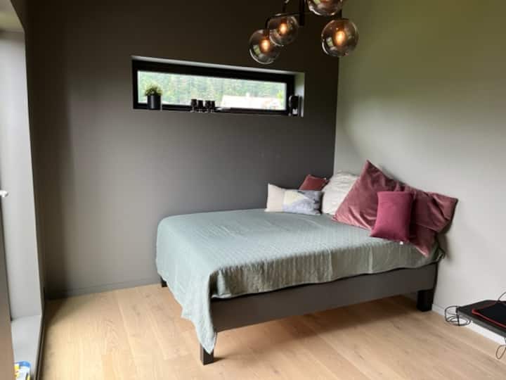 Двокреветна соба, кревет од 140 см.