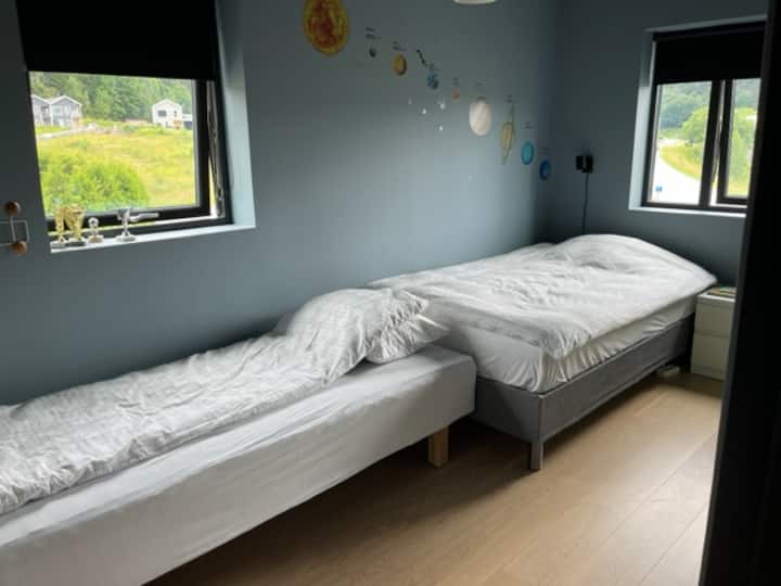 Двокреветна соба. кревет од 90 см + кревет од 120 см