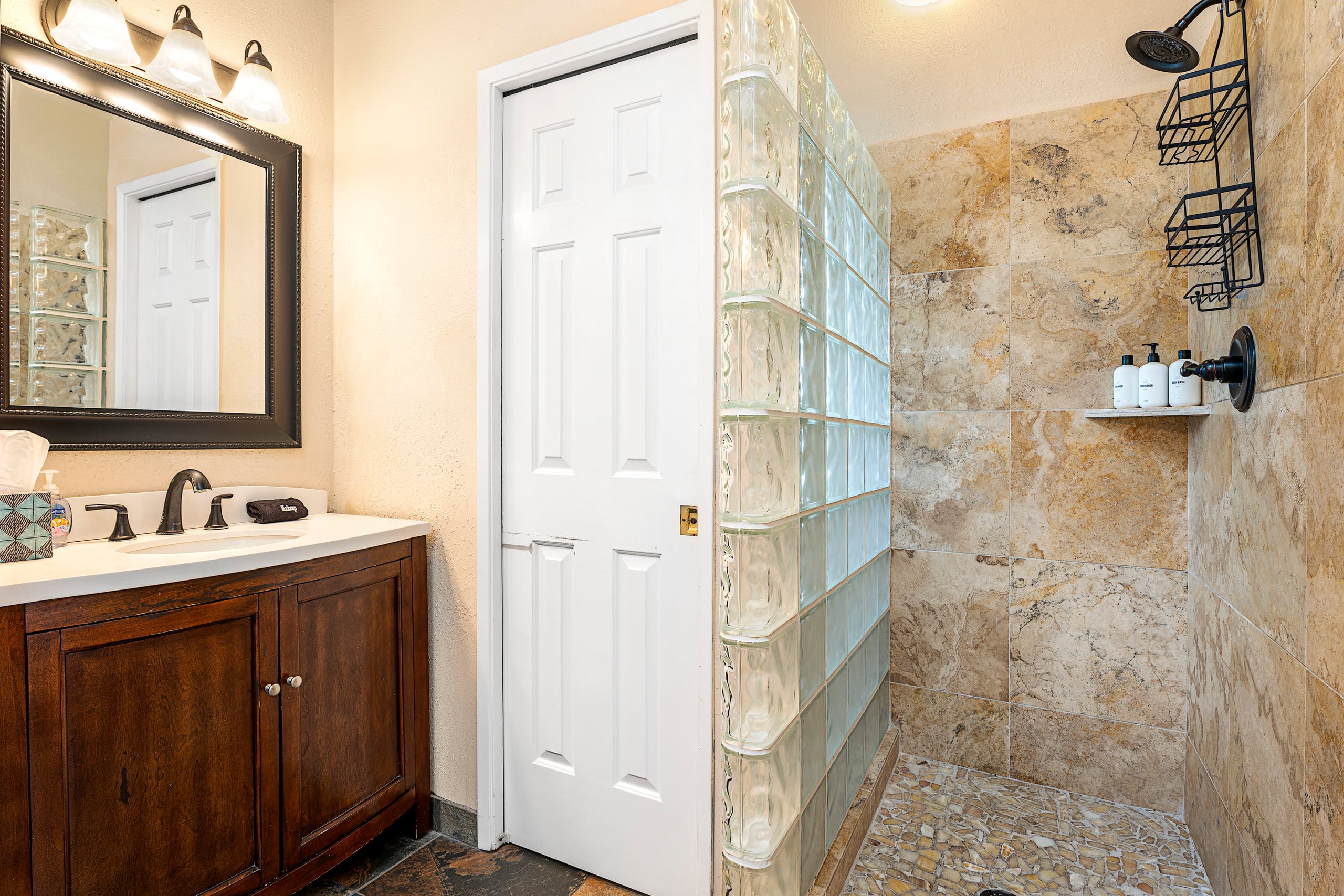 Home in Kailua-Kona · ★4.85 · 5 bedrooms · 9 beds · 3 private baths - Image 27