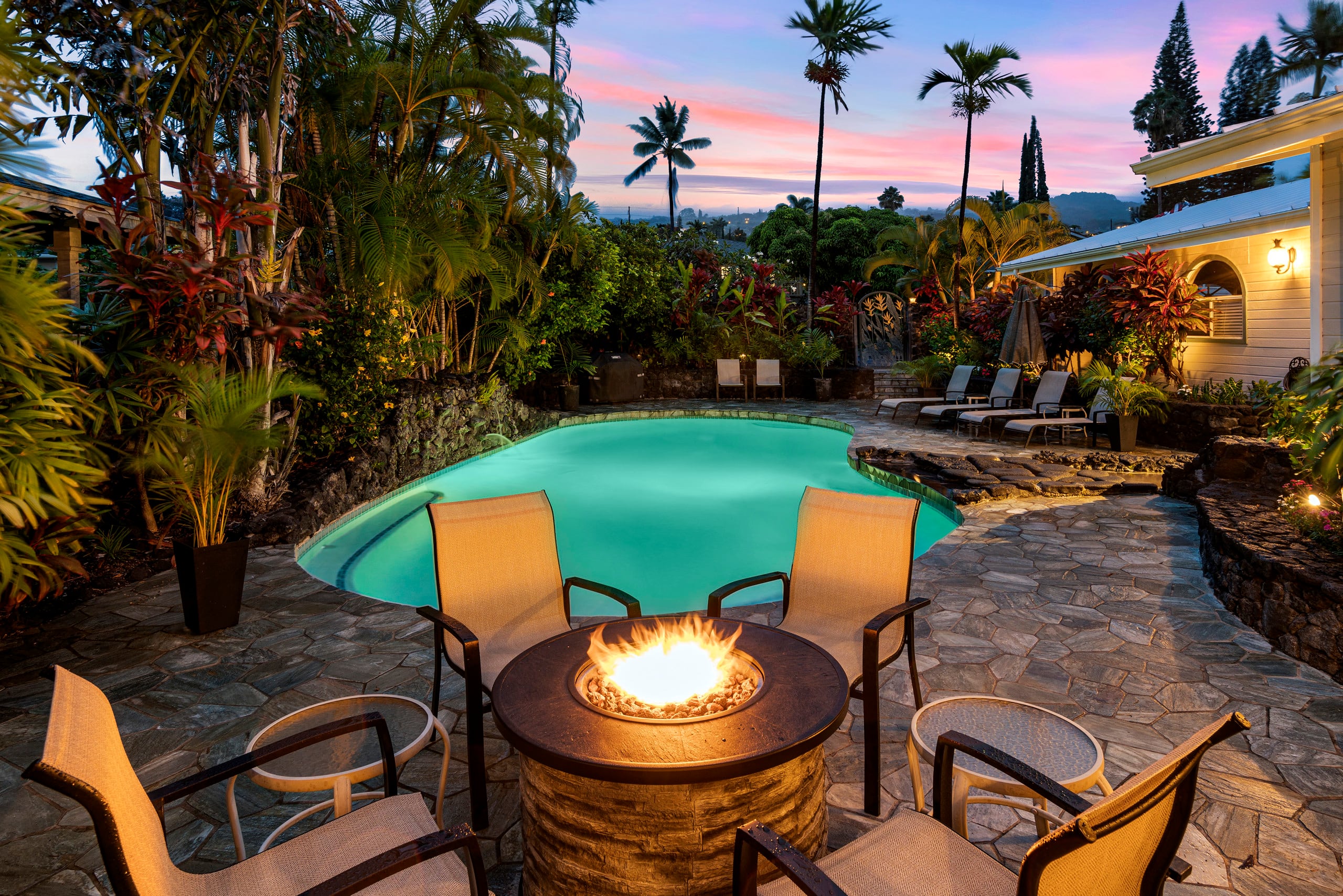 Home in Kailua-Kona · ★4.85 · 5 bedrooms · 9 beds · 3 private baths - Image 51