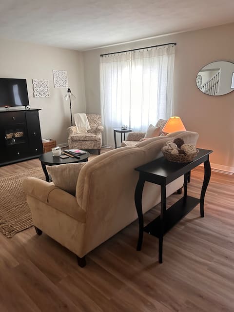 Fantastic Fall Rates! Gorgeous 3 BDRM townhome