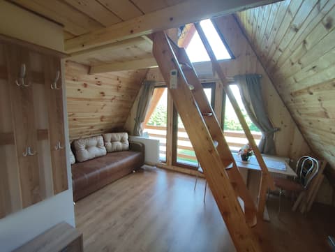 Popular Airbnb listing: Obi's Cottage in Râșnov
