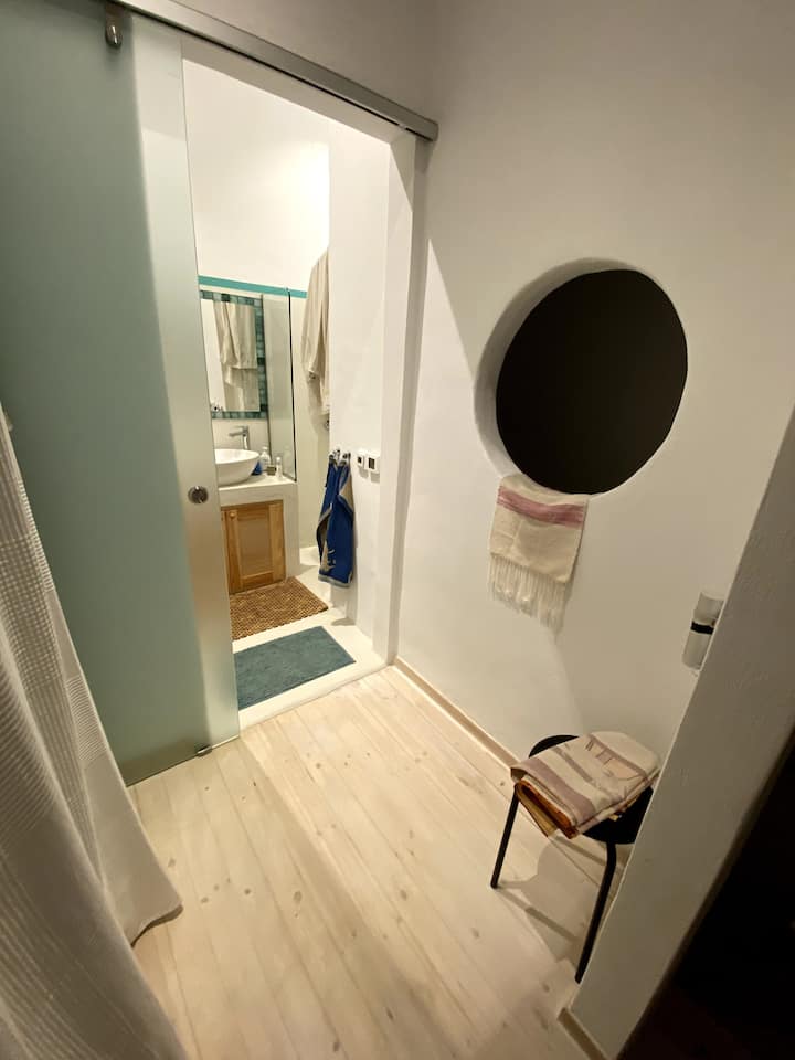 Kúpeľňa so sprchovacím kútom, hlavná spálňa