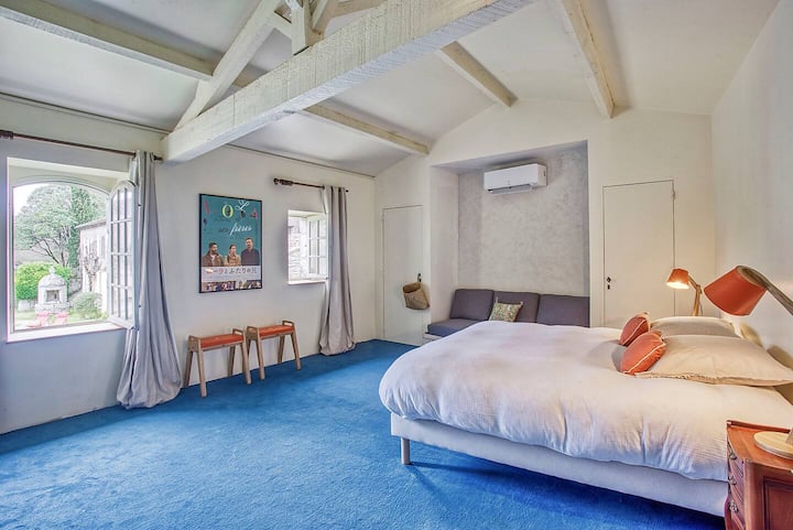 חדר משפחתי בקומה הראשונה של הקוטג': מיטה אחת 180x200 + מיטה אחת 90x200 + מיטה אחת 70x200 (ספה נפתחת)