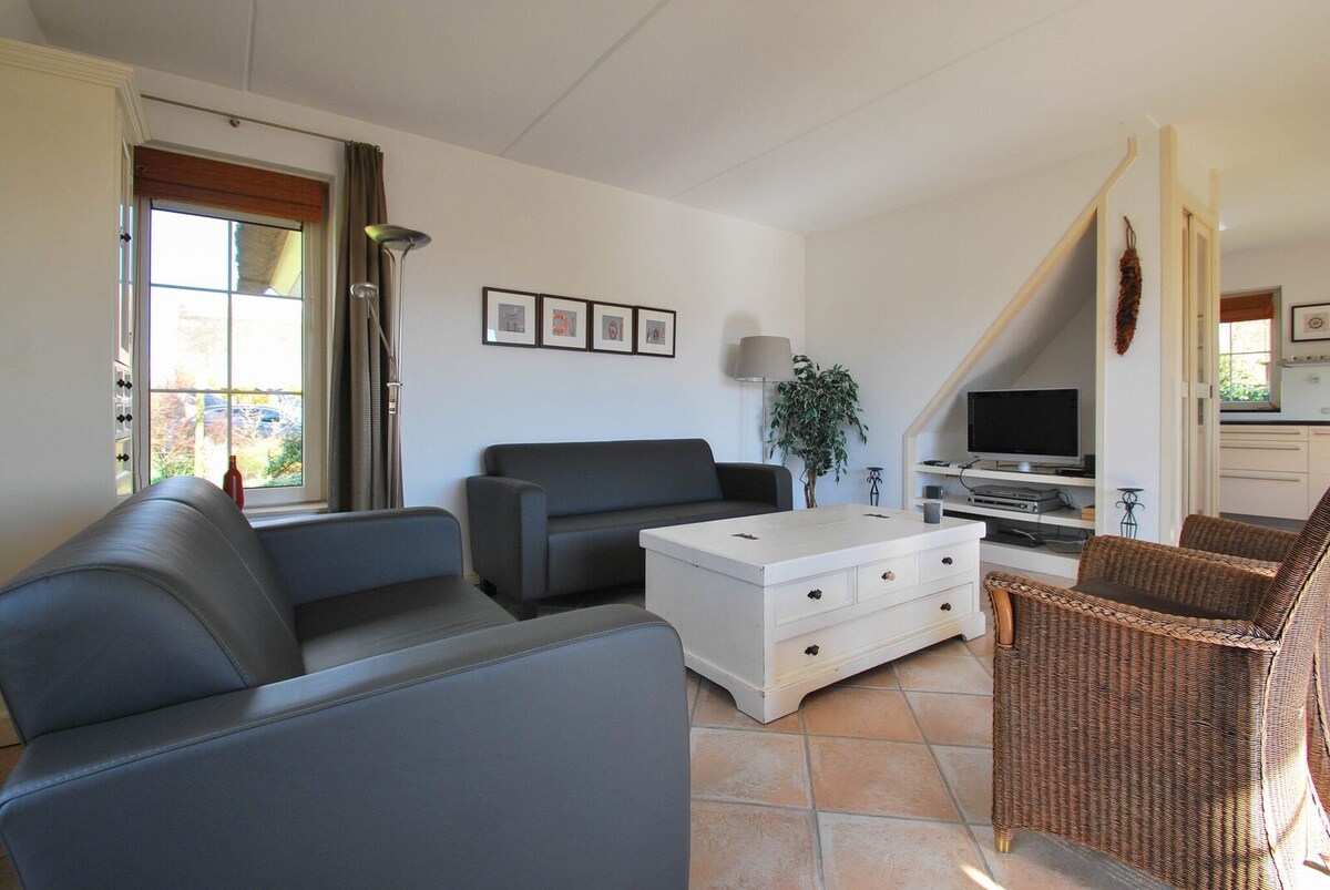 Successful Airbnb property: Luxury 6-person beach villa on open water in Wijk 18 Weidestreek Zuidwest