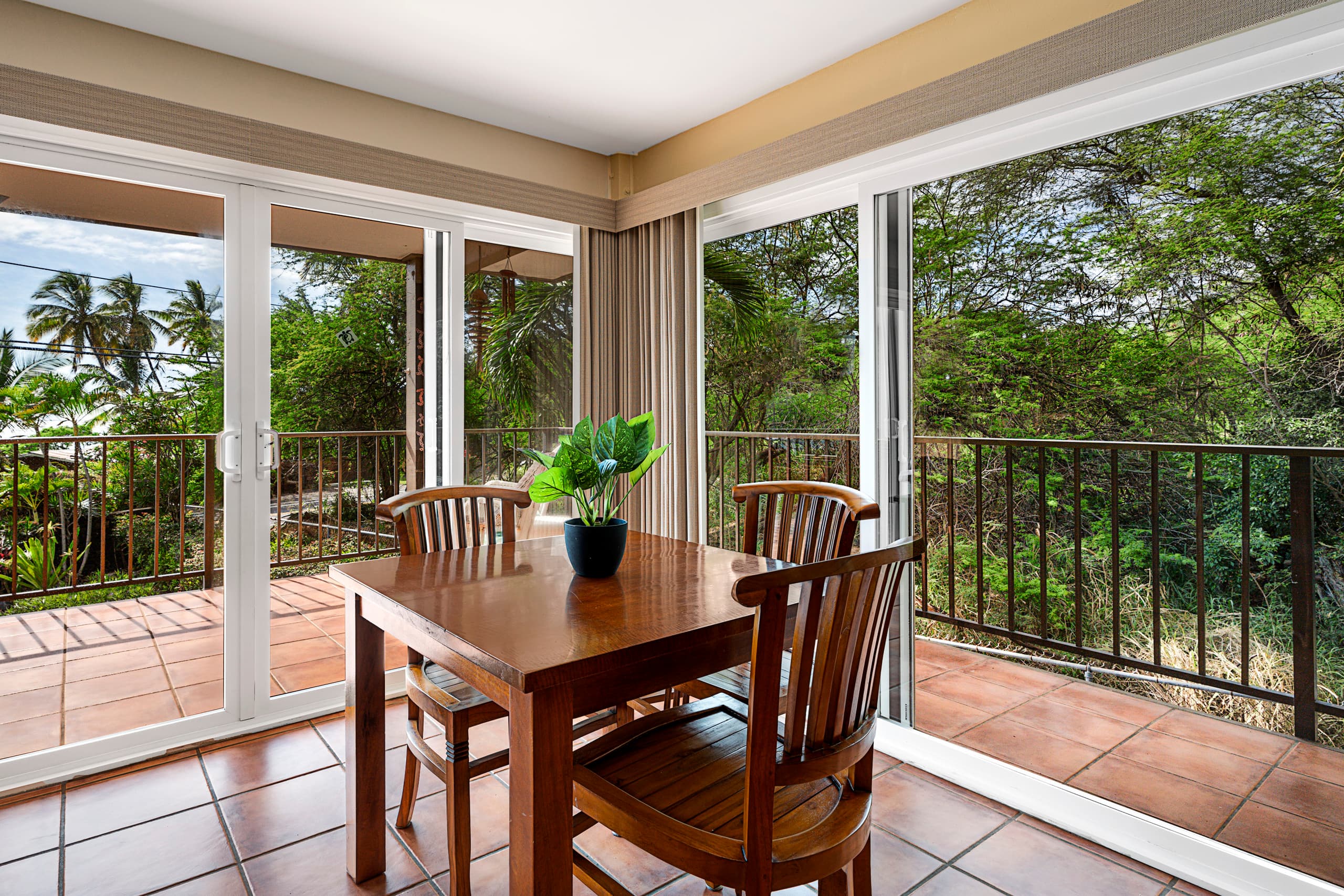 Oceanfront, 2 bed 2 bath with AC, sleeps 5-6 - Image 12