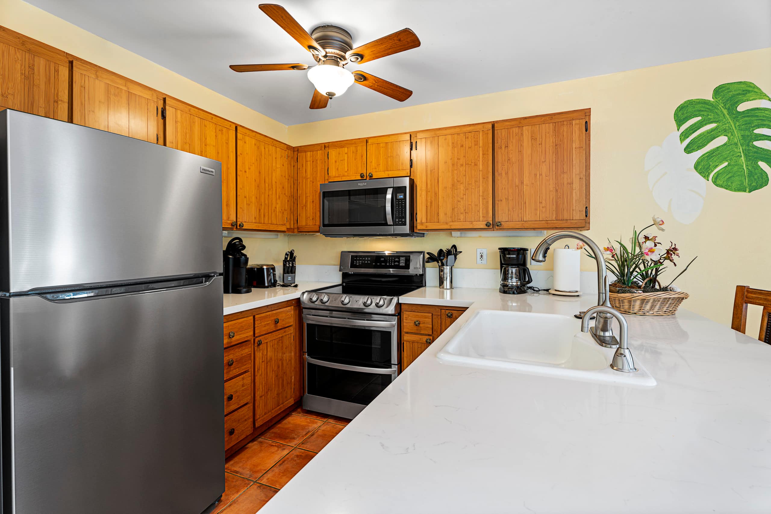 Oceanfront, 2 bed 2 bath with AC, sleeps 5-6 - Image 10