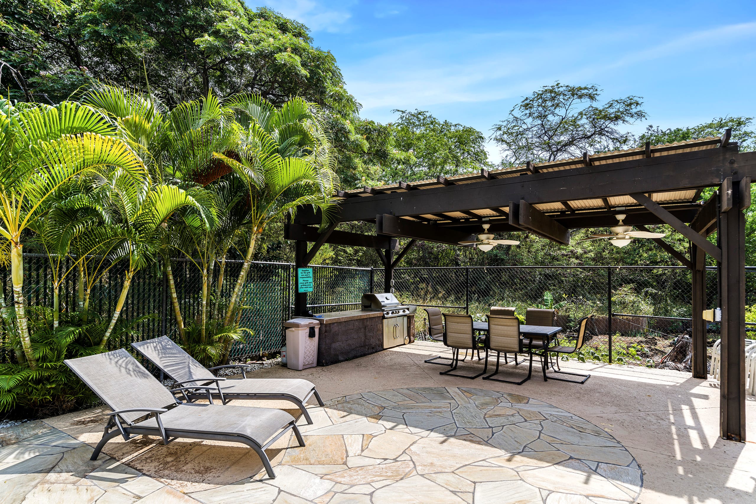 Oceanfront, 2 bed 2 bath with AC, sleeps 5-6 - Image 33