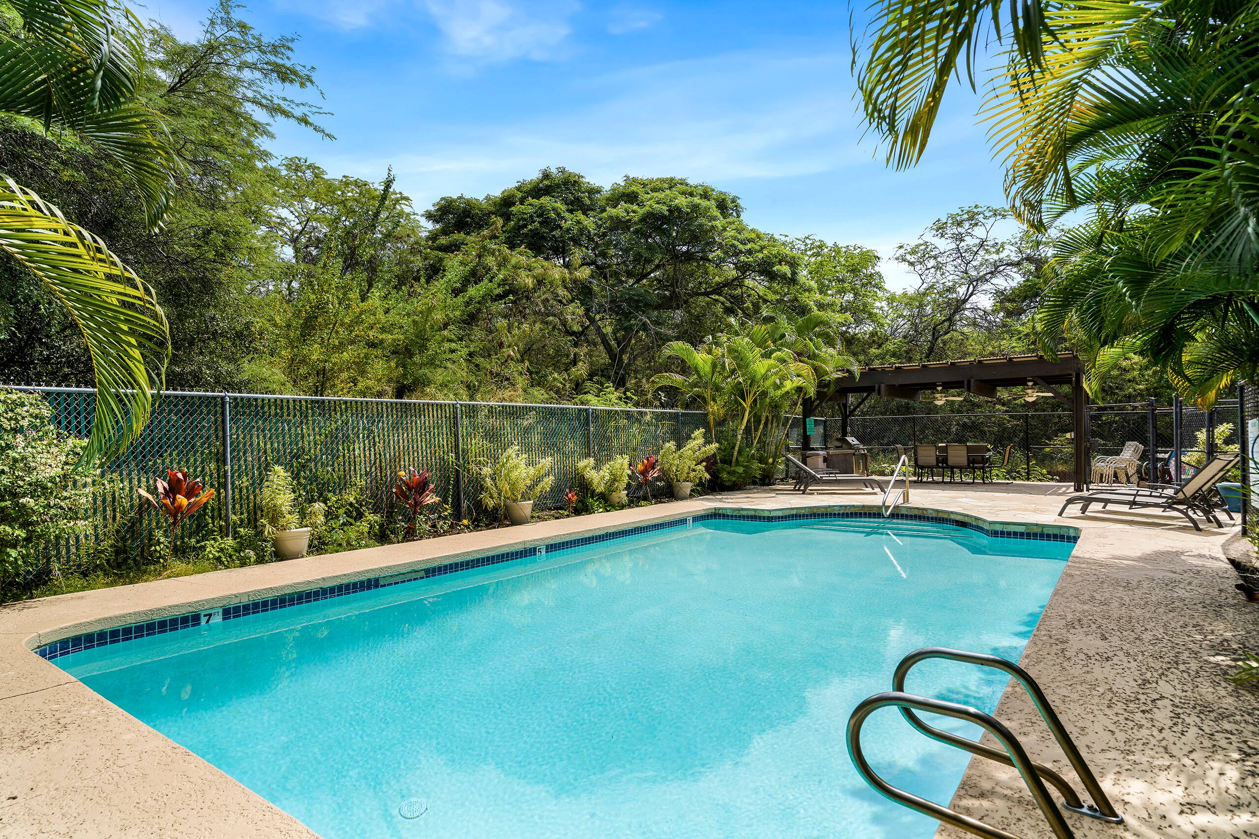Oceanfront, 2 bed 2 bath with AC, sleeps 5-6 - Image 34