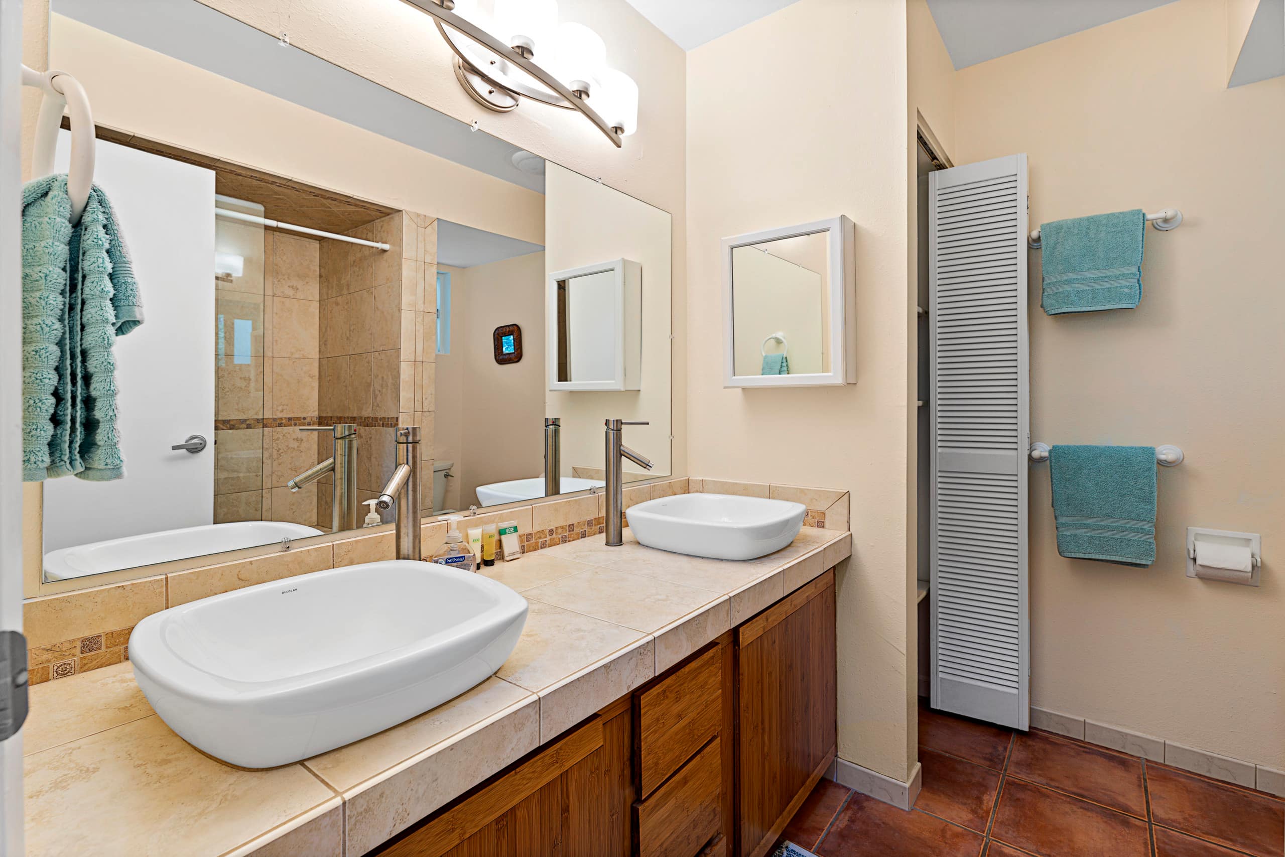 Oceanfront, 2 bed 2 bath with AC, sleeps 5-6 - Image 18