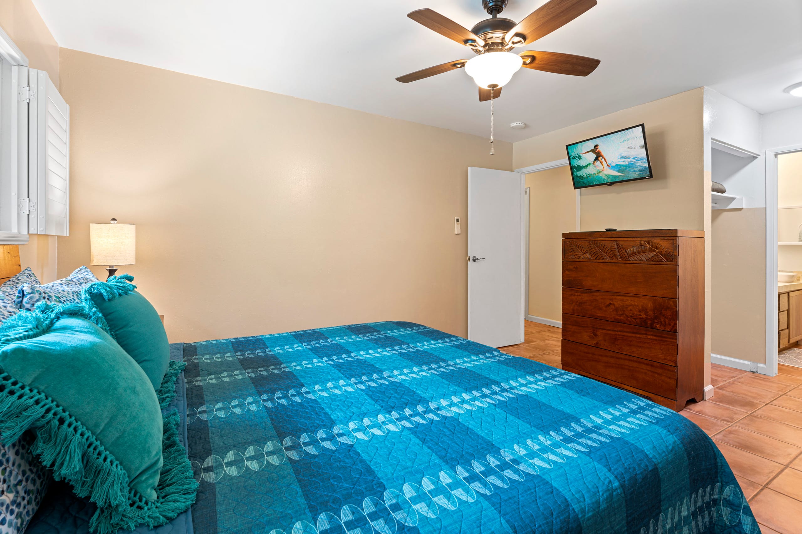 Oceanfront, 2 bed 2 bath with AC, sleeps 5-6 - Image 15