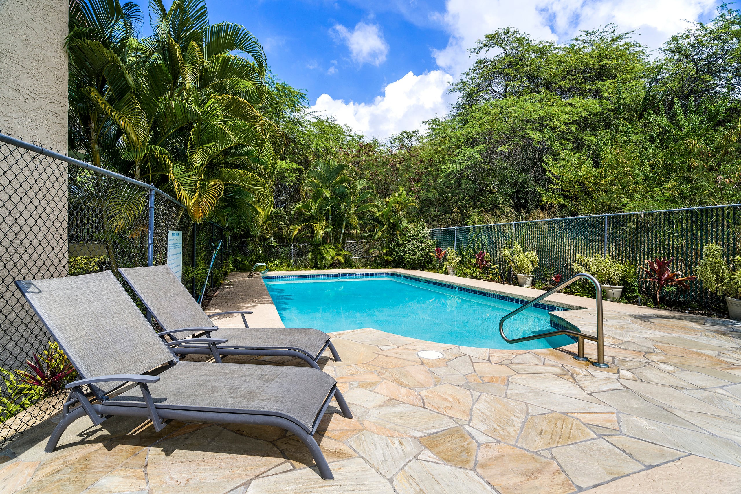 Oceanfront, 2 bed 2 bath with AC, sleeps 5-6 - Image 36