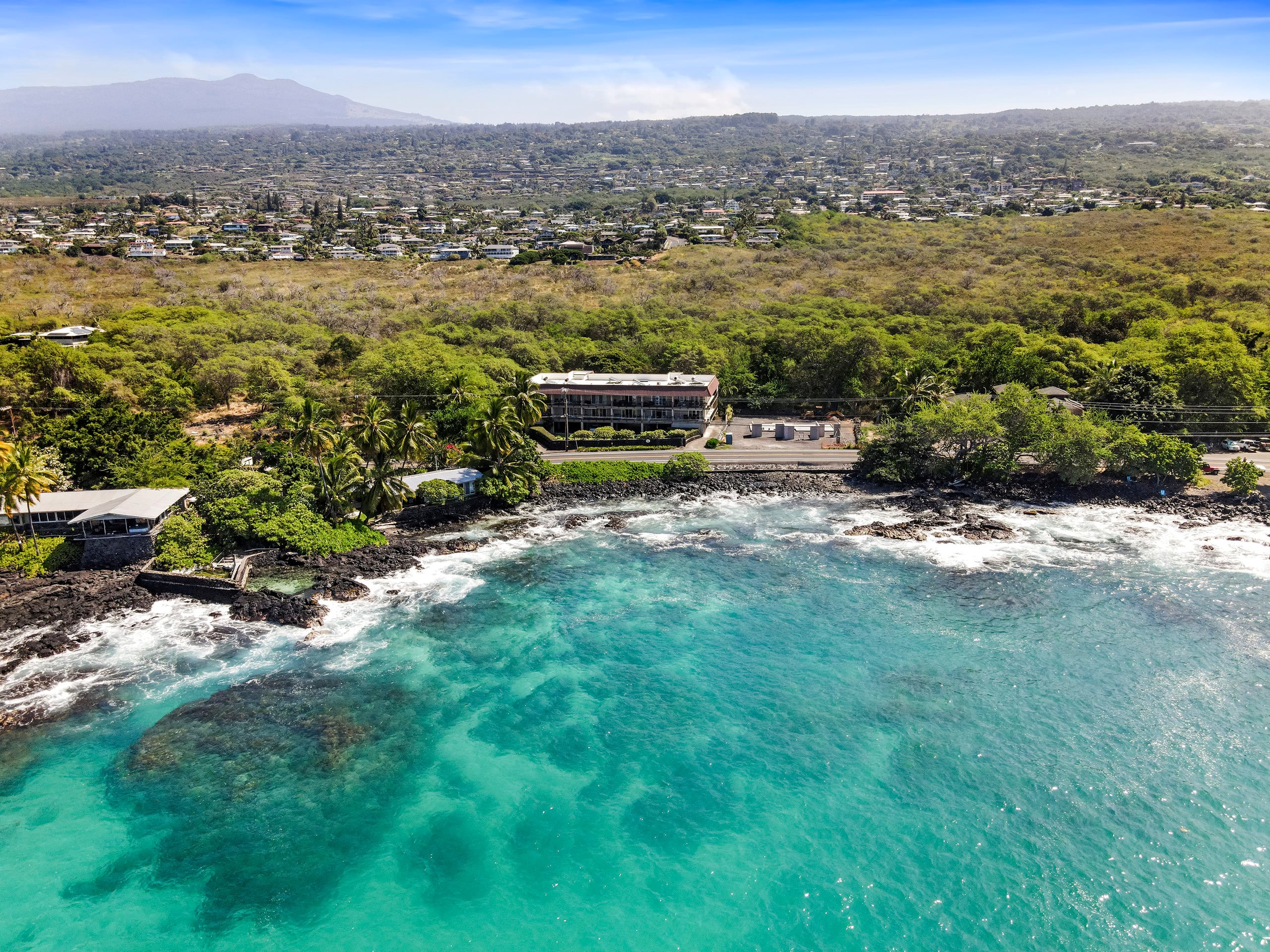 Oceanfront, 2 bed 2 bath with AC, sleeps 5-6 - Image 1