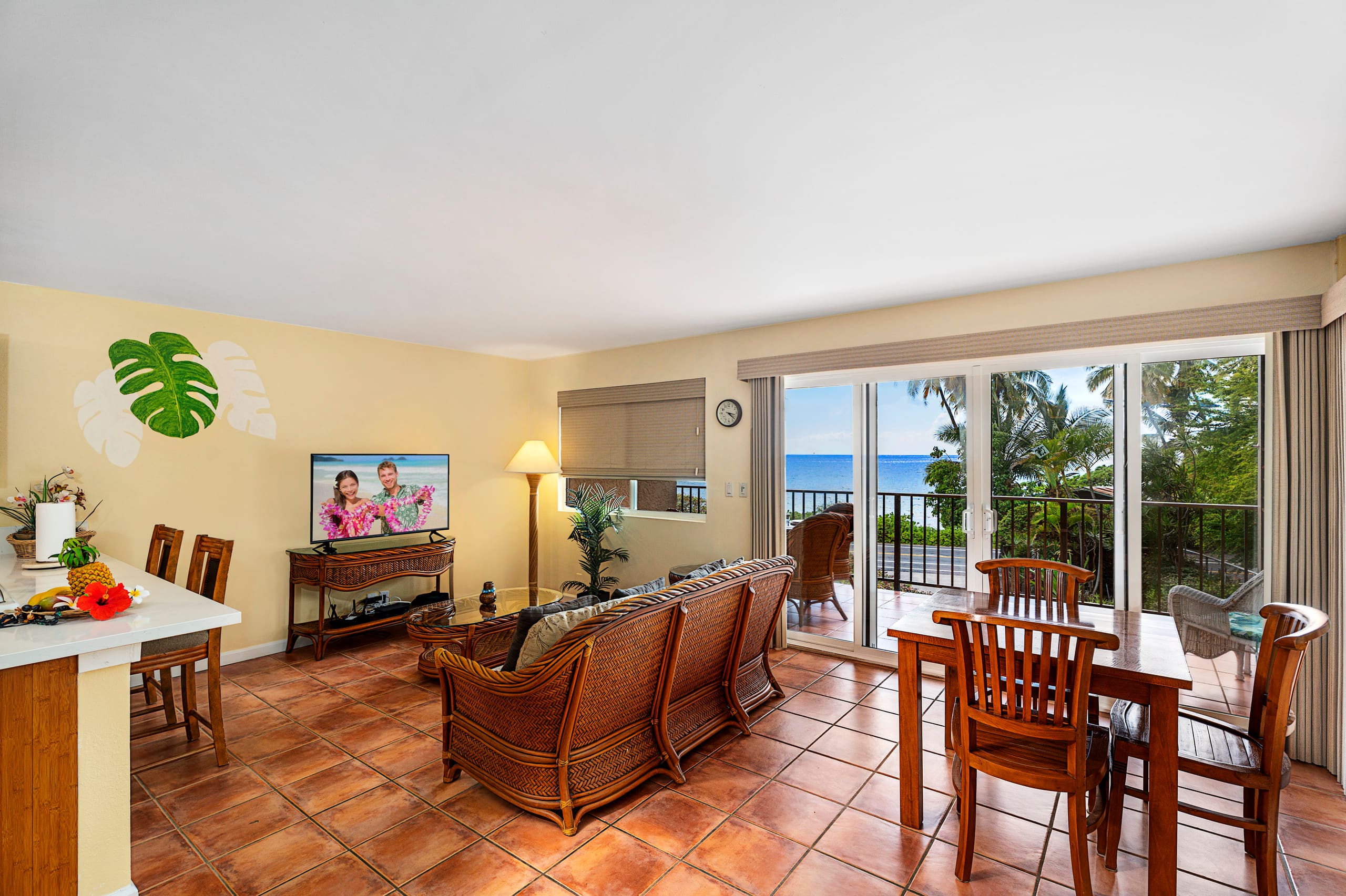 Oceanfront, 2 bed 2 bath with AC, sleeps 5-6 - Image 2
