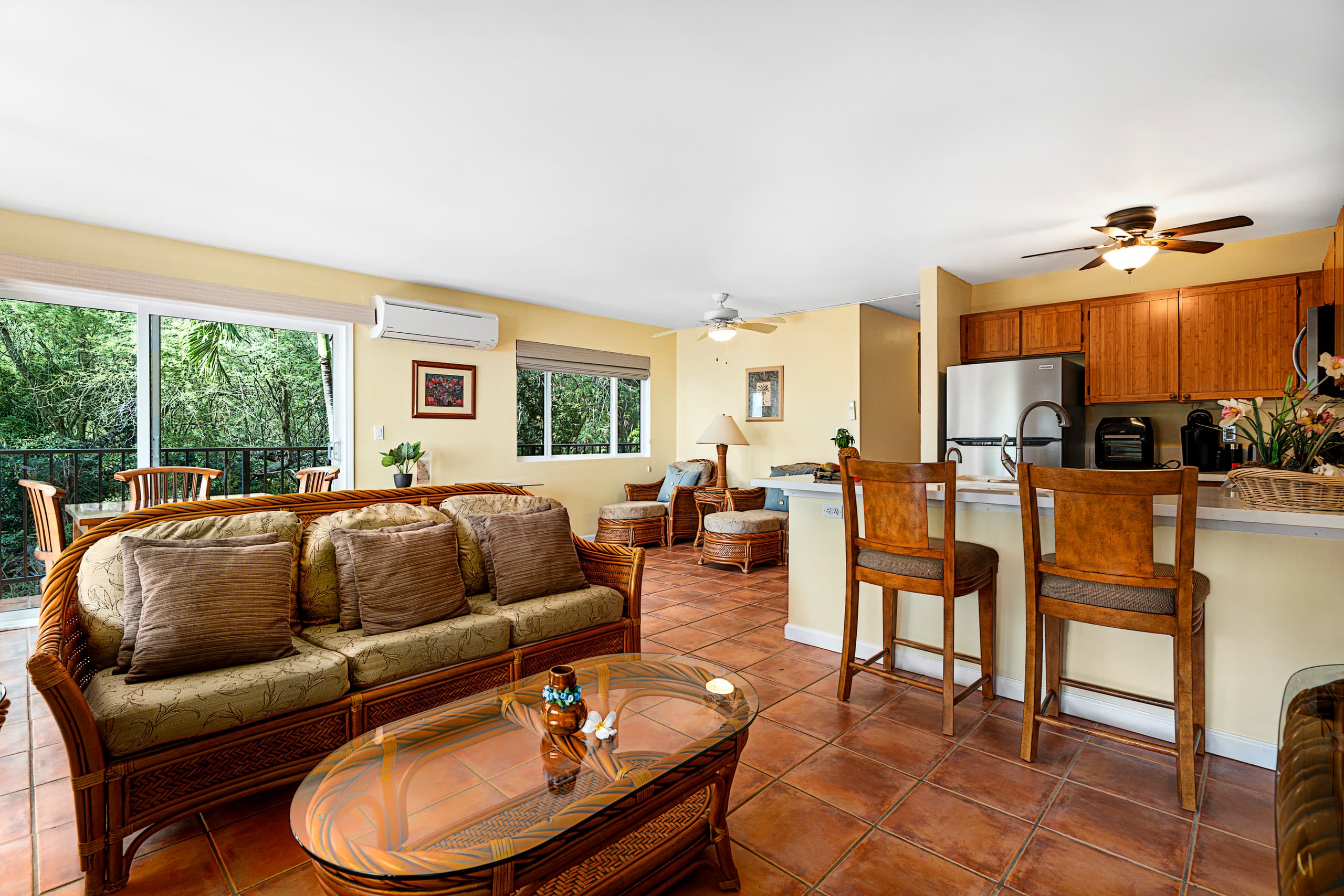 Oceanfront, 2 bed 2 bath with AC, sleeps 5-6 - Image 3