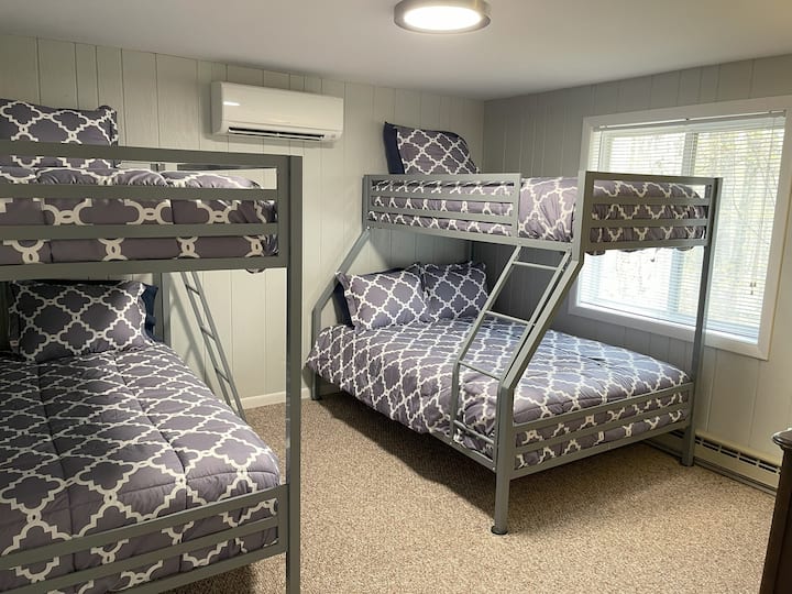 Poschodová izba s poschodovými posteľami
Twin over Twin Twin
over Double over Double