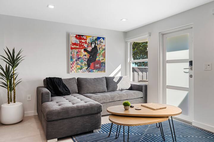 2 Bdrm Villa Hollywood Steps To Beach & Boardwalk gallery image 5