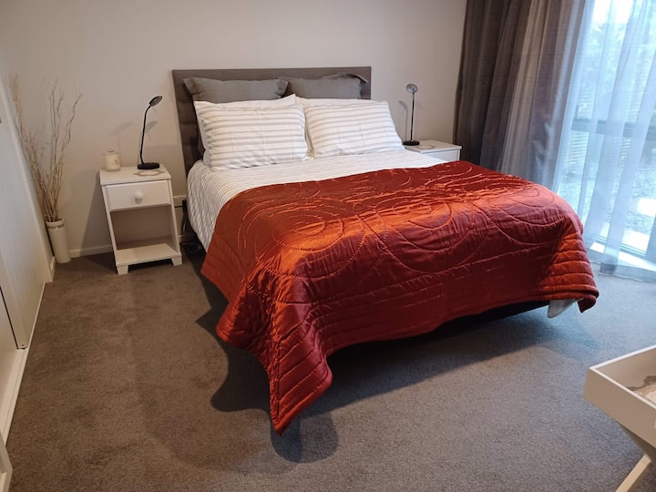 Chambre 2 - lit queen.