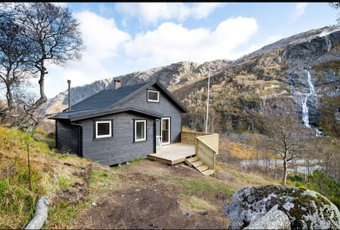 Cozy mountain cabin in Gjesdal