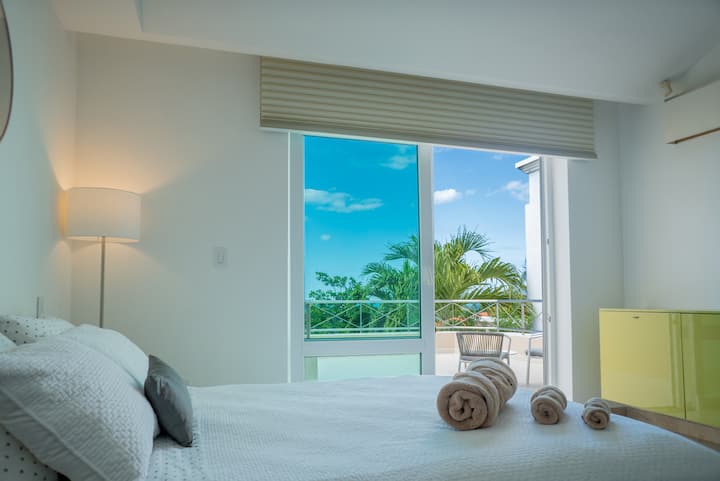 3ベッドルームのオーシャンビュー、バルコニー、専用バスルームのエンスイート