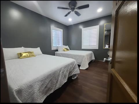 1A Redondo Free Wi-Fi LAX Disney