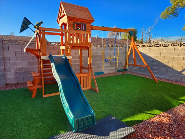 Large Family House with Game Room & Play Ground gallery image 4