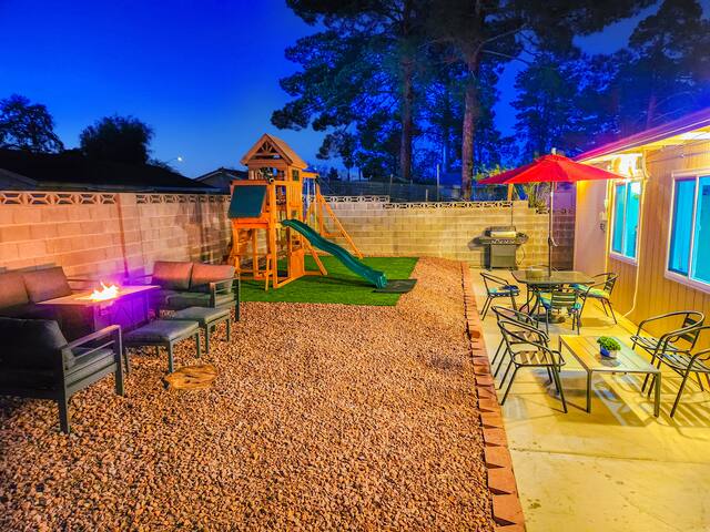 Large Family House with Game Room & Play Ground gallery image 3