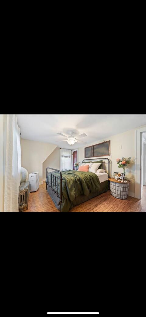 Entire House - Peaceful and Convenient Hideaway