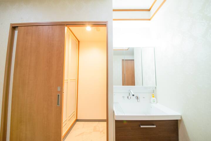 la3 hotel 新宿三階建て一軒家（屋内エレベーター付き) gallery image 3