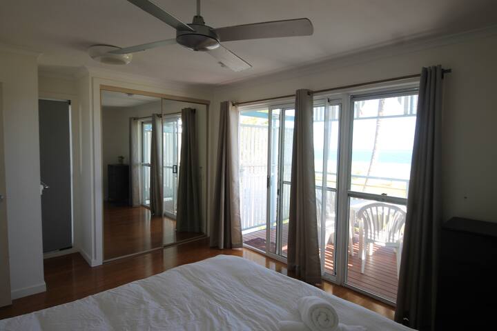 Tangaloooma Beachfront Villa 1 – Air Conditioned gallery image 2
