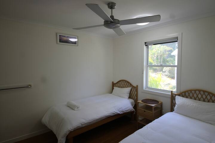 Tangaloooma Beachfront Villa 1 – Air Conditioned gallery image 4