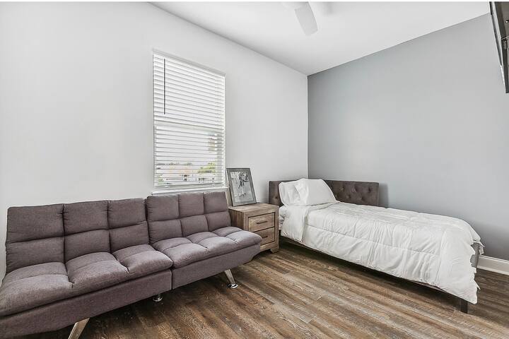 Beautiful Soothing Nola Home gallery image 3