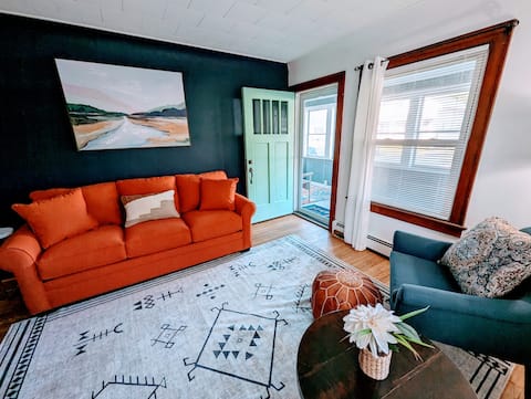 Bright Lively Brand new Unit- Near Hospitals/Mall