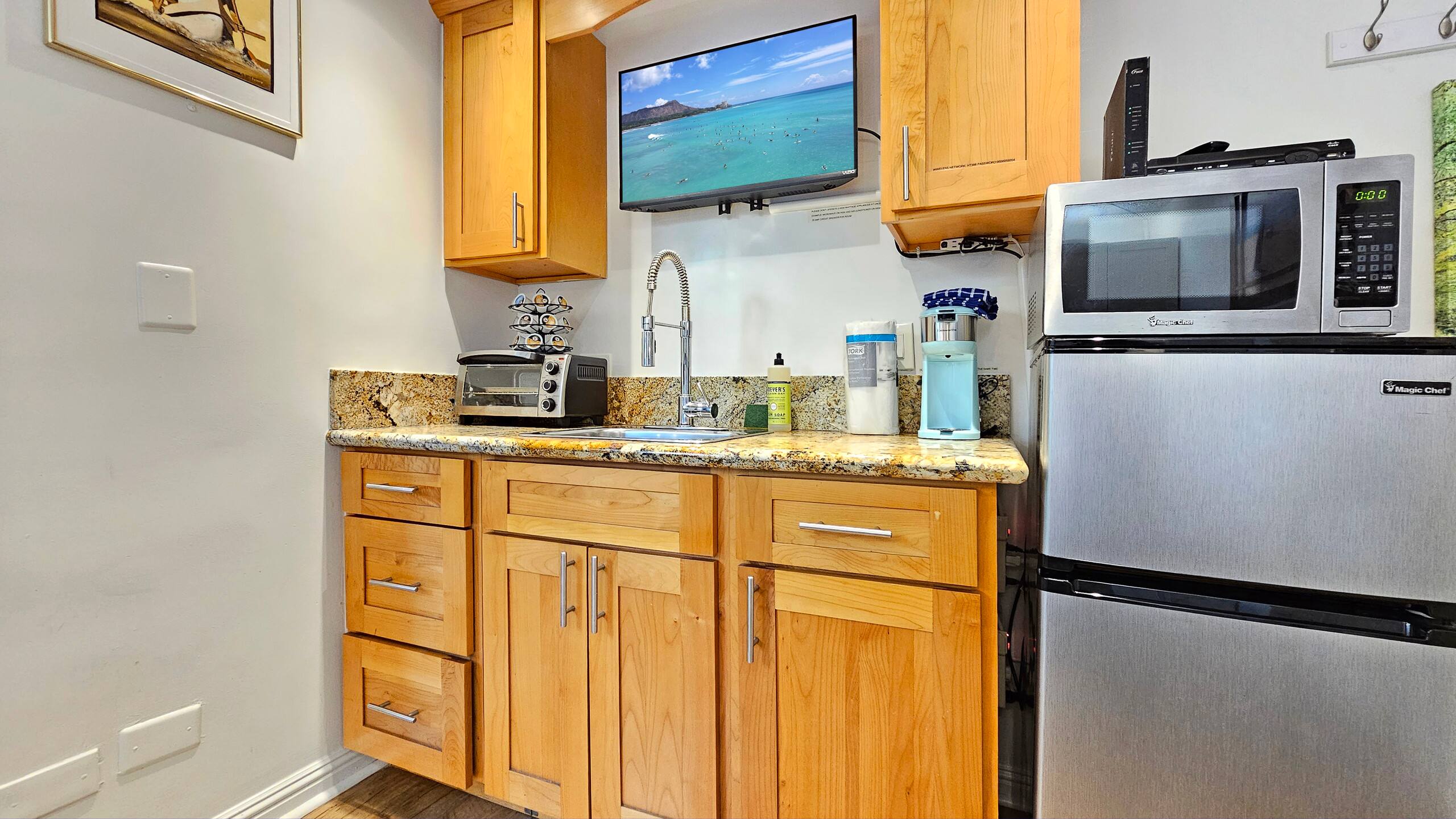 WG 317 Studio at Waikiki Grand Hotel®, Pool & A/C - Image 10