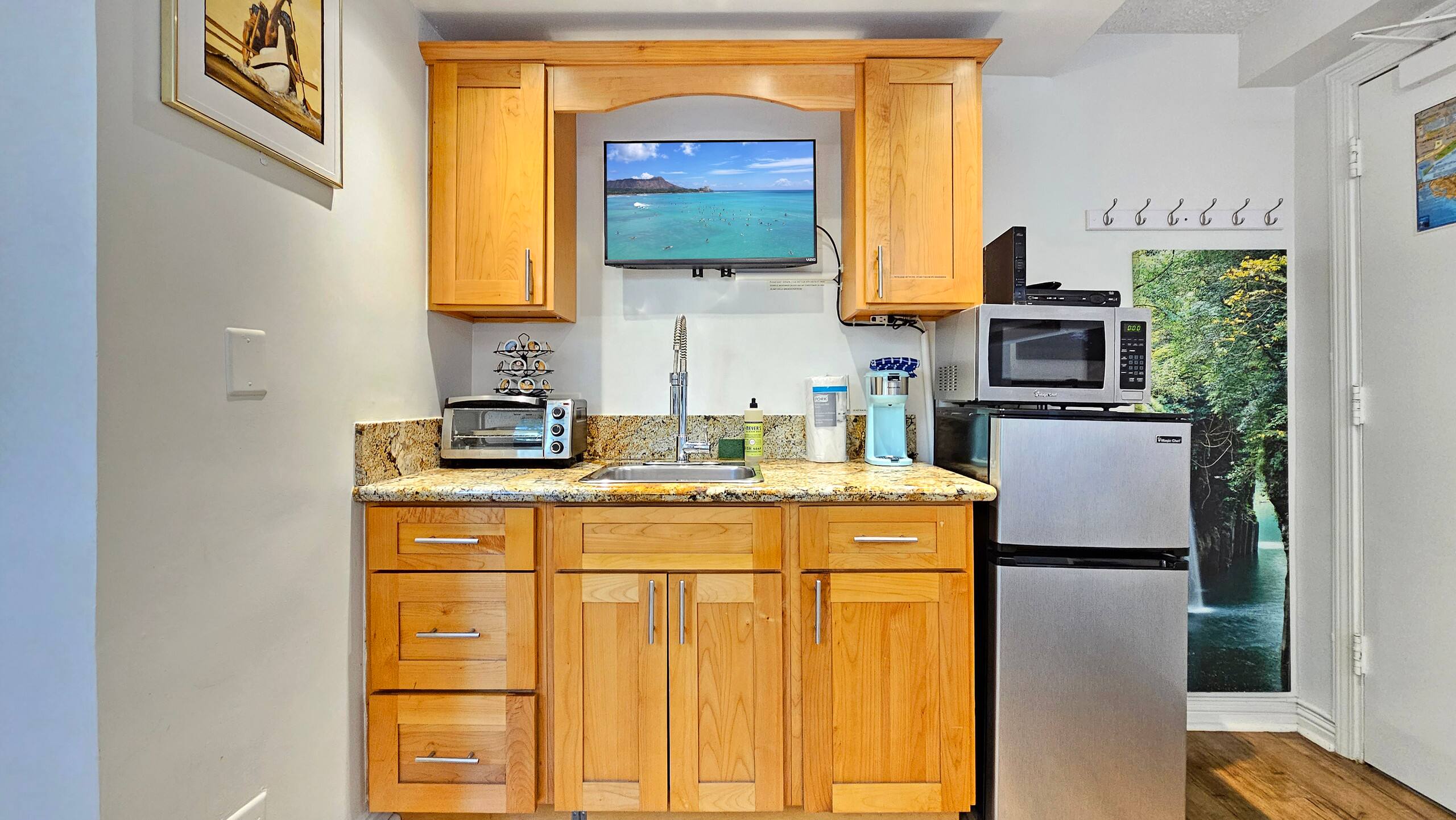WG 317 Studio at Waikiki Grand Hotel®, Pool & A/C - Image 9