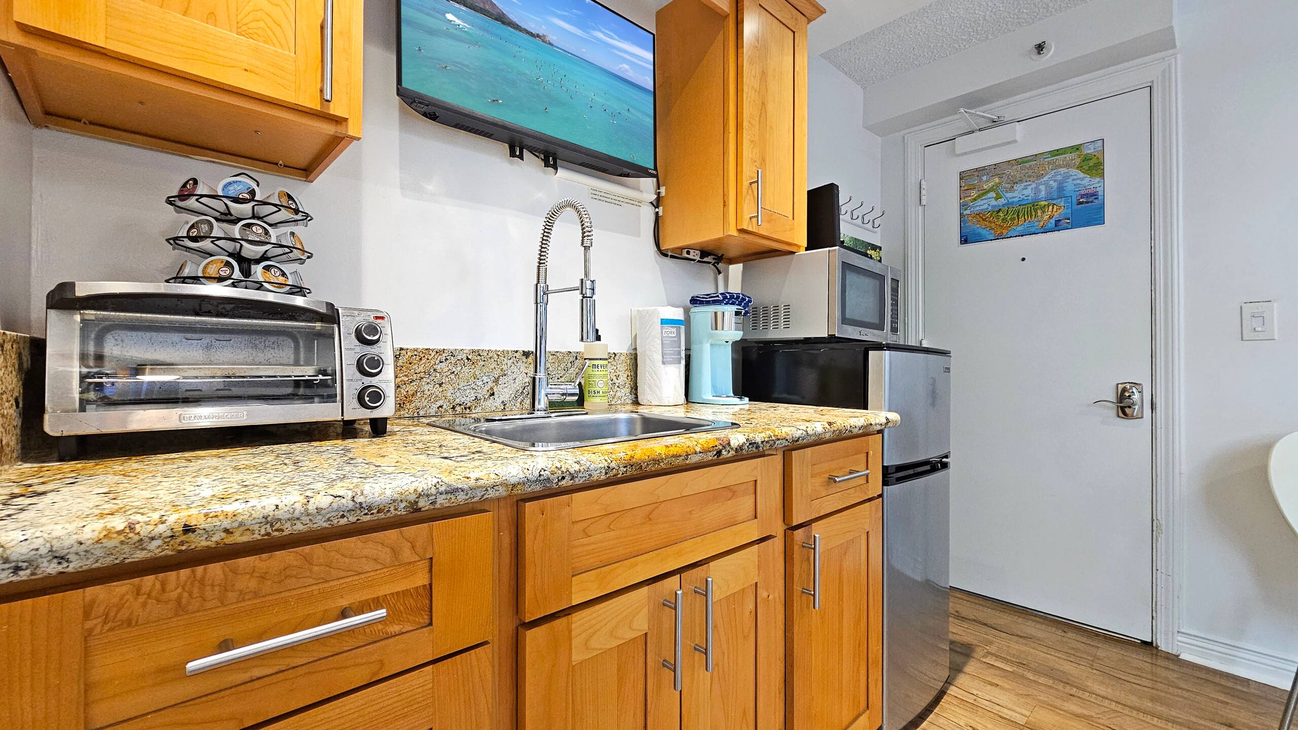 WG 317 Studio at Waikiki Grand Hotel®, Pool & A/C - Image 8