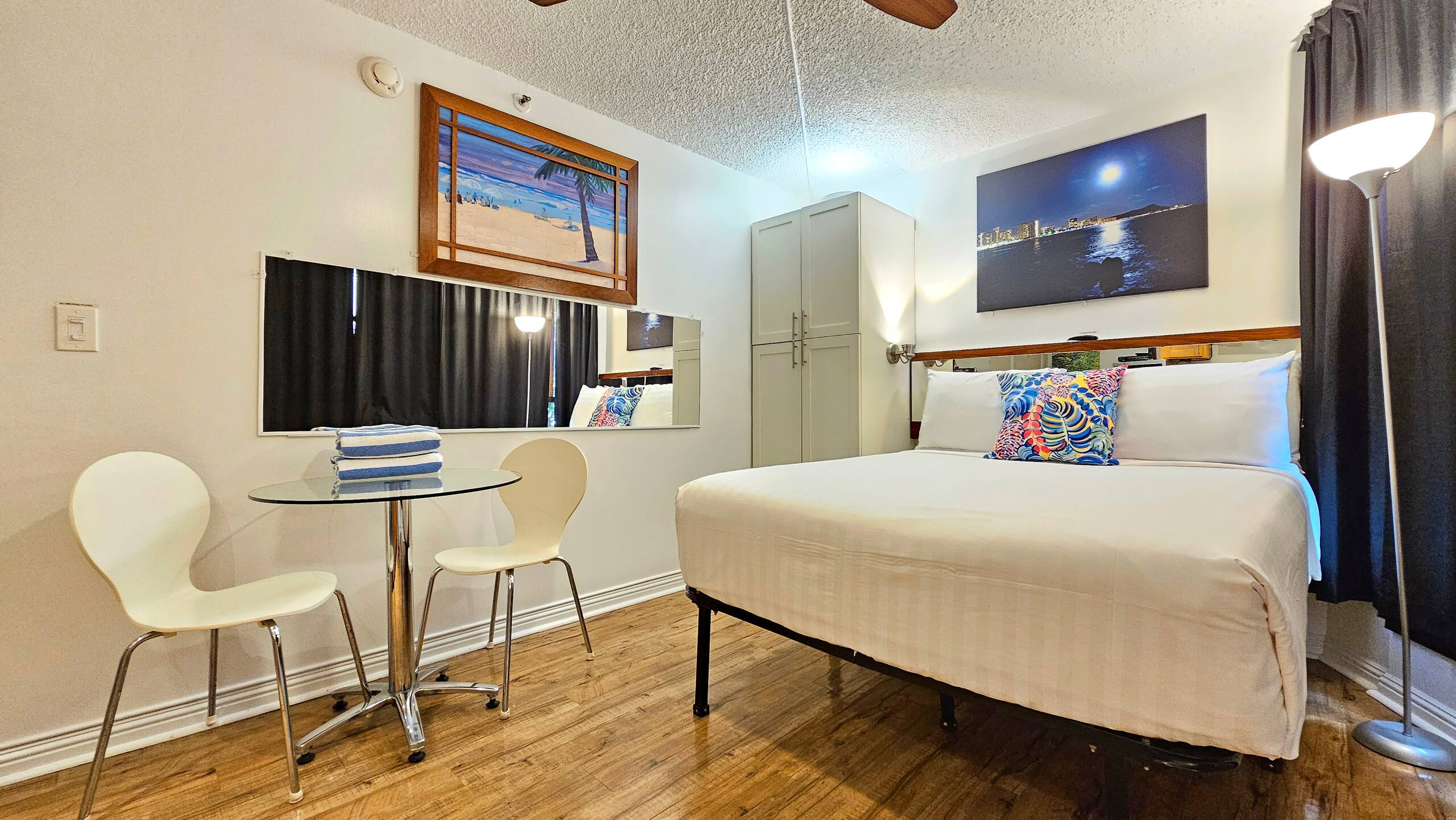 WG 317 Studio at Waikiki Grand Hotel®, Pool & A/C - Image 4