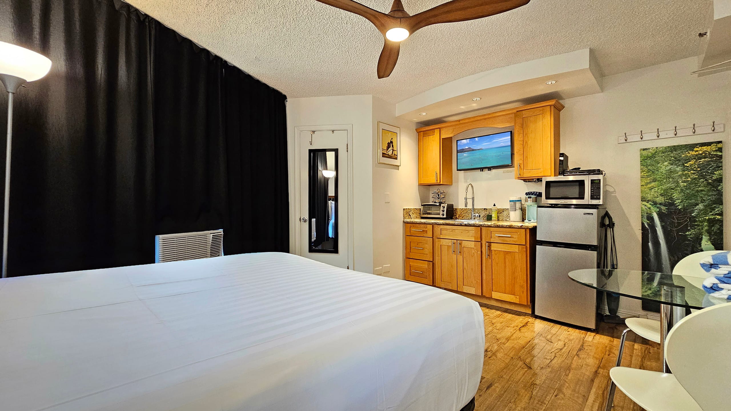 WG 317 Studio at Waikiki Grand Hotel®, Pool & A/C - Image 1