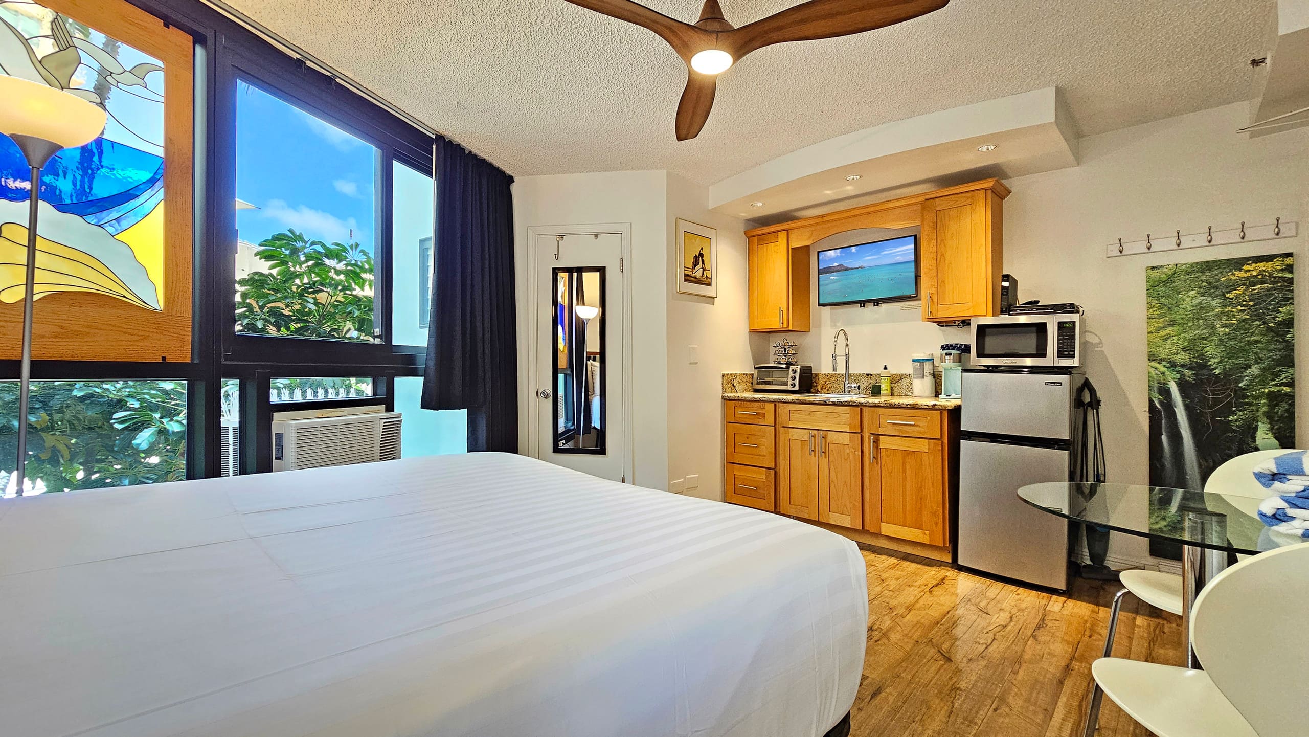 WG 317 Studio at Waikiki Grand Hotel®, Pool & A/C - Image 6