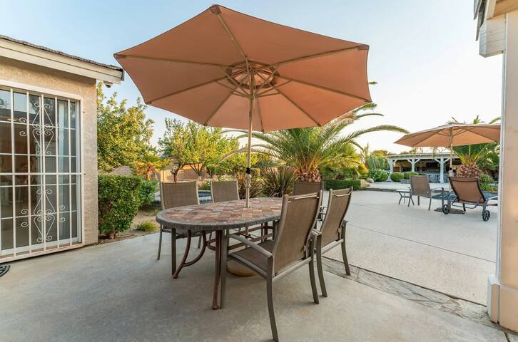 Desert Luxury Villa W Pool/Spa gallery image 2