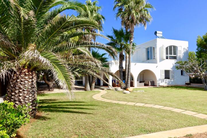 Beautiful 4 bedrooms house stunning sea view