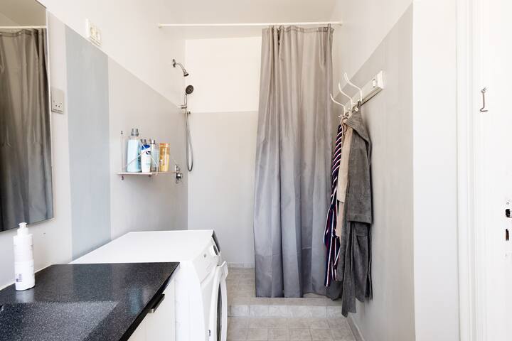 Amazing apartment next to the Metro gallery image 4