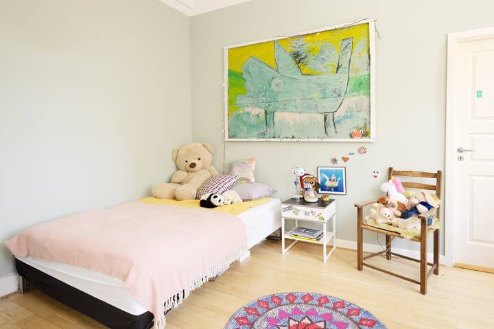 Amazing apartment next to the Metro gallery image 5