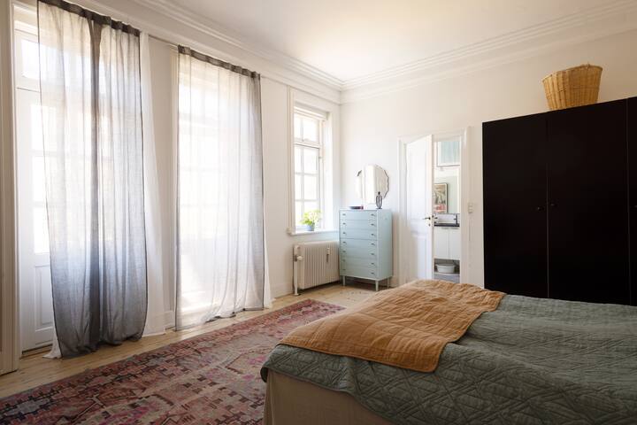 Amazing apartment next to the Metro gallery image 2