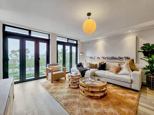 Distinguished Green Point 2 Bdr – No Load Shedding gallery image 2