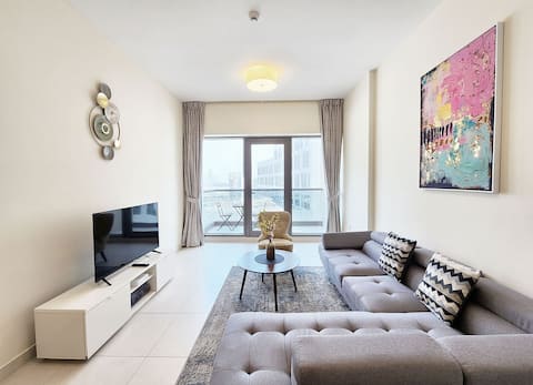 Popular Airbnb listing: RH- Captivating Skyline View, 02BR Near Clemance in Al Jadaf